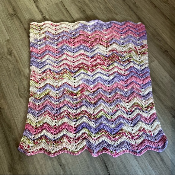 New Handmade Crochet Pastel Zig Zag Blanket - Picture 2 of 12